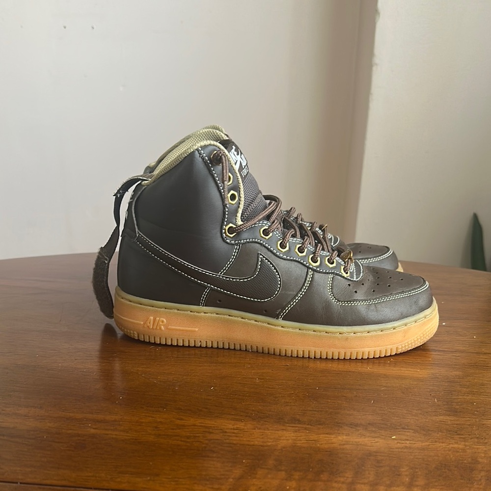 Nike women’s/men’s youthBrown High-Top Sneakers